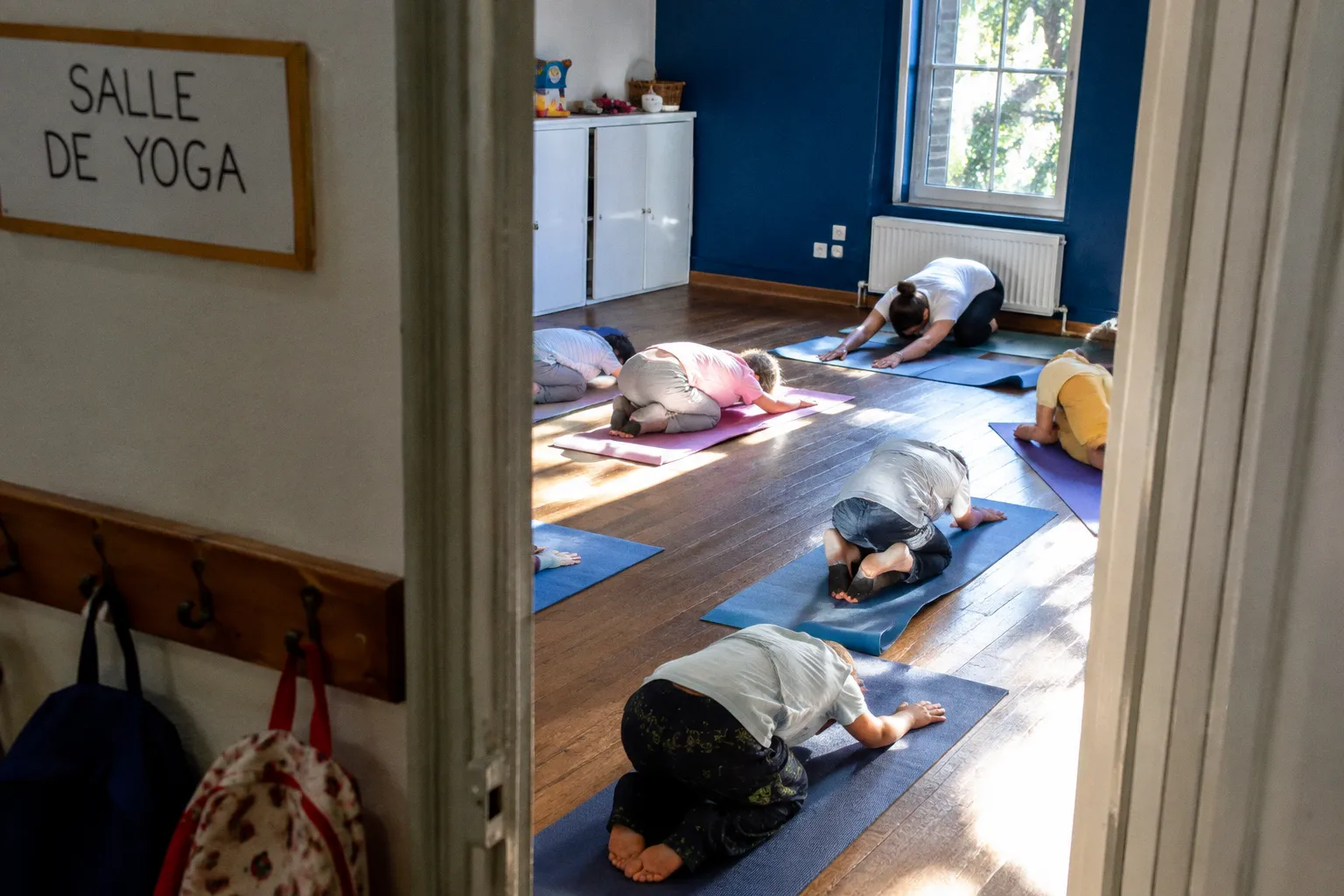 Bien-être des enfants à la rentrée : comment choisir une activité de yoga adaptée