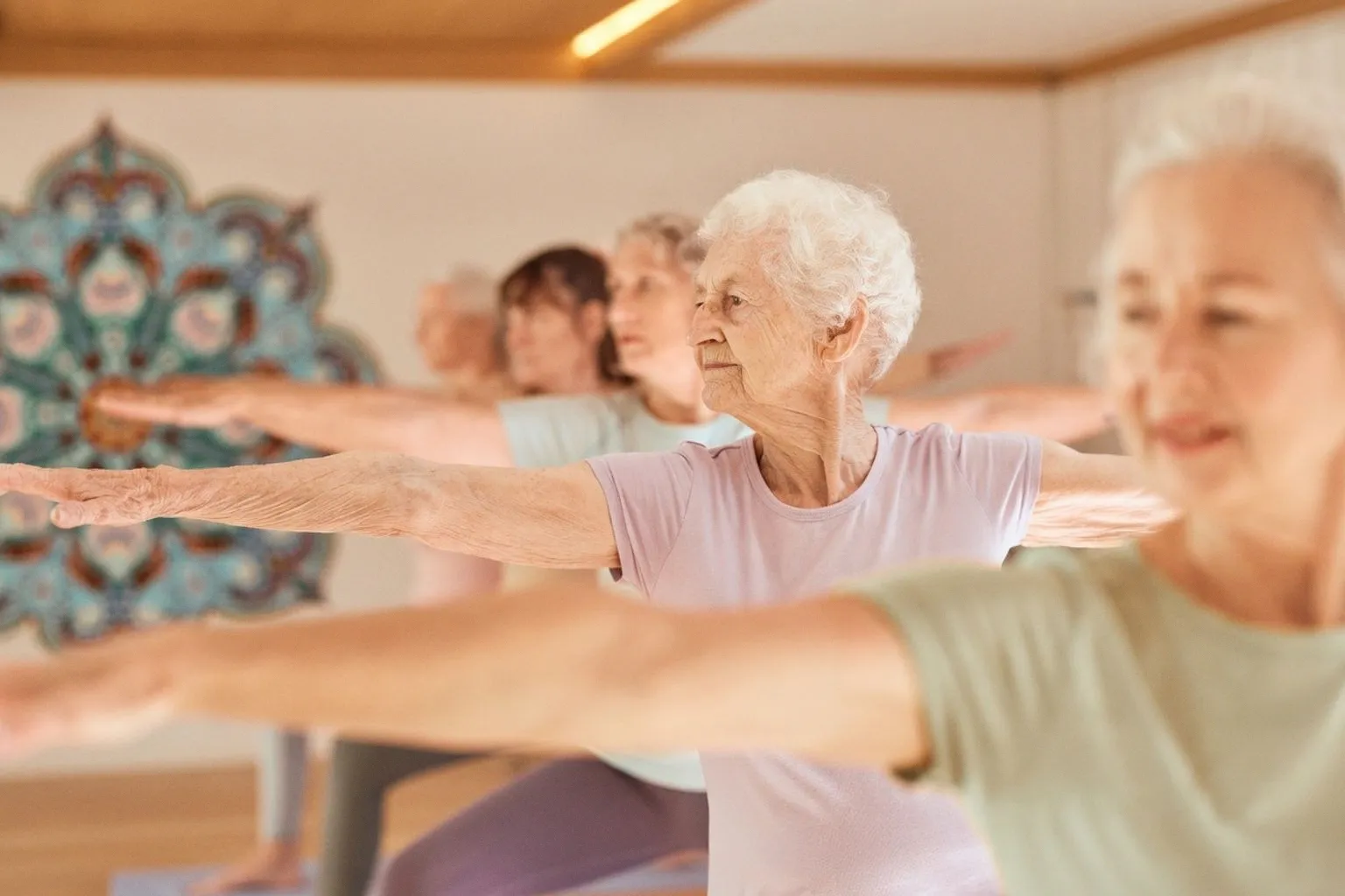 Hatha yoga et fonctions cognitives : les bienfaits insoupçonnés chez les seniors